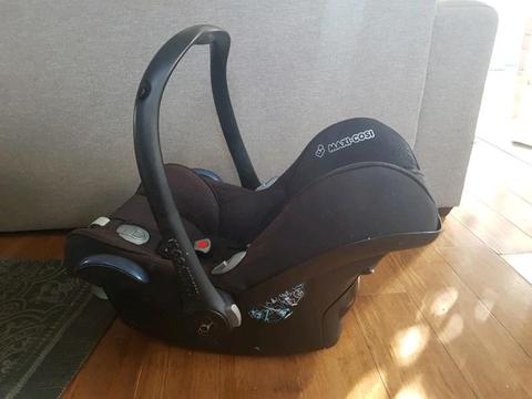 Maxi cosi carseat plus isofix base