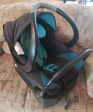 Bebe Confort carseat with base 0-13kg