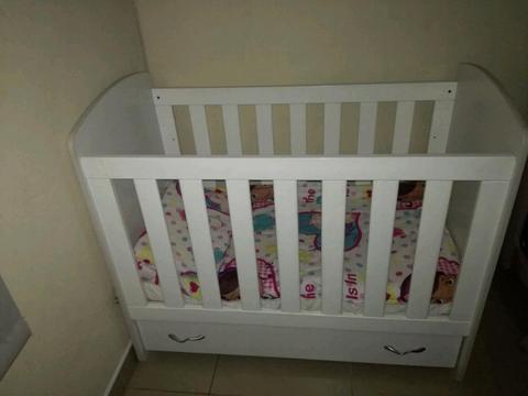 Classic White Wooden Cot R1500