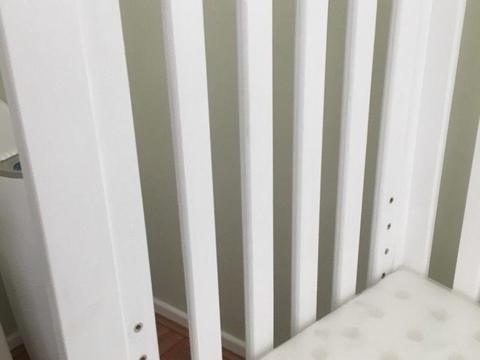 Co-sleeper (wooden white washed)