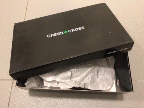 Green Cross Boys Shoe Size 12