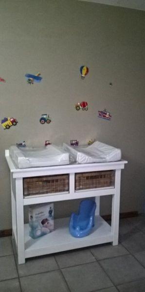 Changing table\baby table