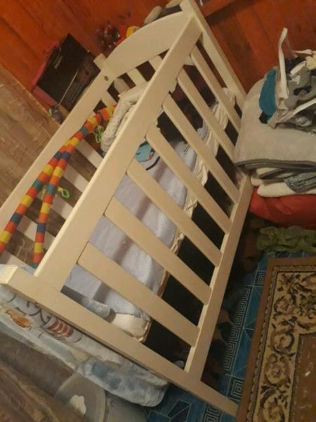 Baby wooden white cot
