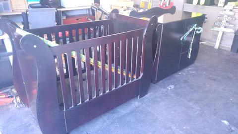 Baby cot, compactum and bath with stand