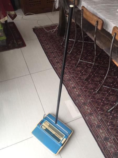 Bissell Sweepmaster Manual Carpet & Floor Sweeper - with large cleaning head
