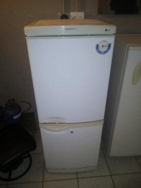 LG 300l fridge freezer....R1500