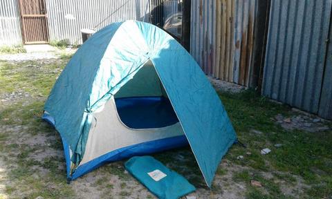 Tent dome sleeps 3