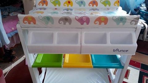 Ex Bounce bath table