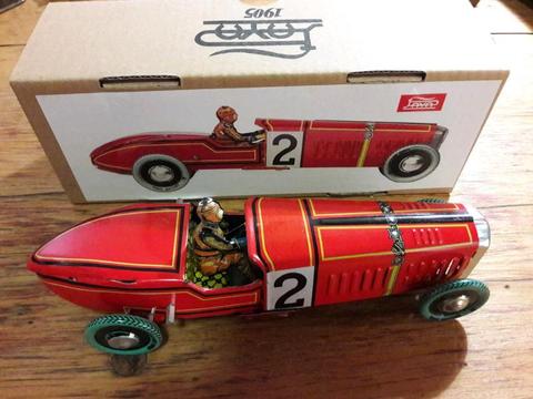 Tin collectors racing car