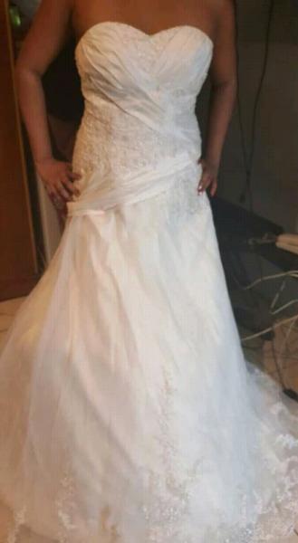 beautiful bridal gowns for hire R499 All inclusive
