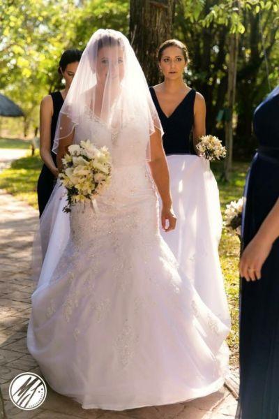 Exquisite wedding dress (value R12,000)