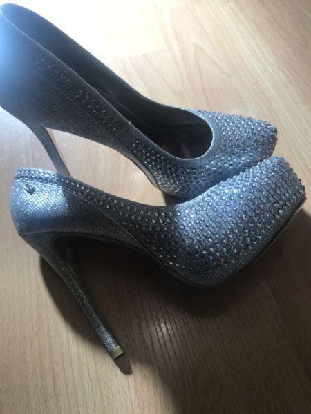 Beautiful heels size 7