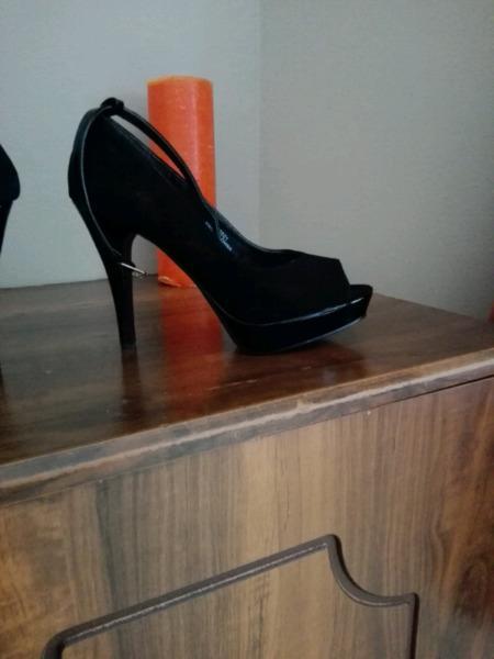 Kelso black sued heels size 4