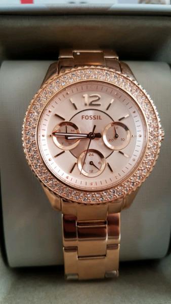 Ladies Fossil watch and Purse