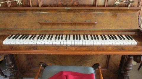 Antique Ronisch Piano