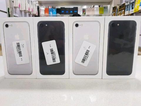 ***SALE***Brand New Iphone 7 - 32gb Black /Silver Available***