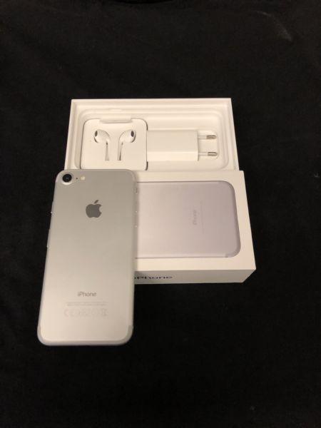 iPhone 7 128 gig -Silver - trade ins welcome (only iPhones)
