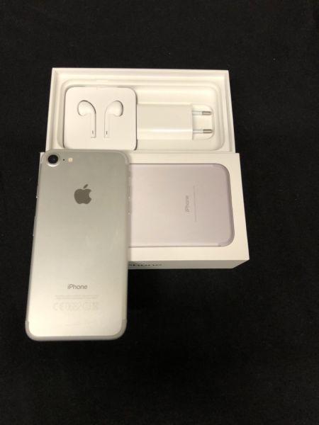 IPhone 7 32 gig -Silver -trade in's welcome(only iphones)