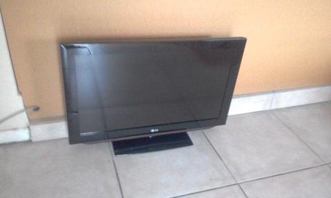 32 inch Lg Lcd Tv - Full Hd - Spotless - Bargain !!!!!