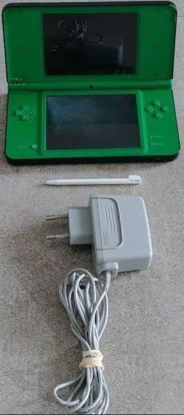 Nintendo DSi XL Groovy Green, Awesome Condition