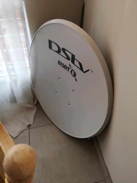 DSTV dish R400