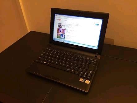 Samsung mini laptop with Camera R 1600