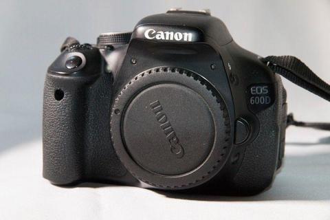 Canon 600D DSLR Bundle with 18-55mm & 75-300mm