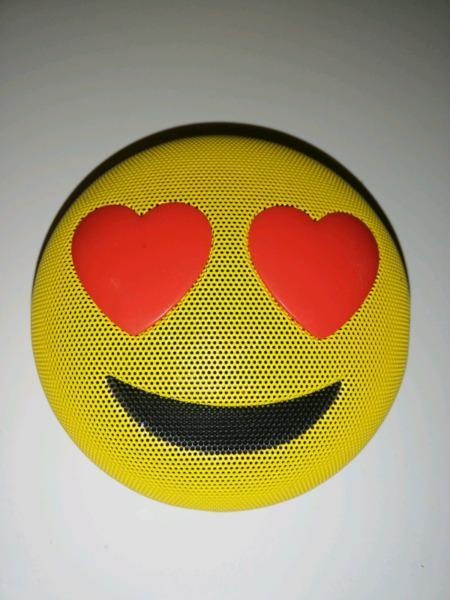 Emoji Luvstruck Bluetooth Speaker