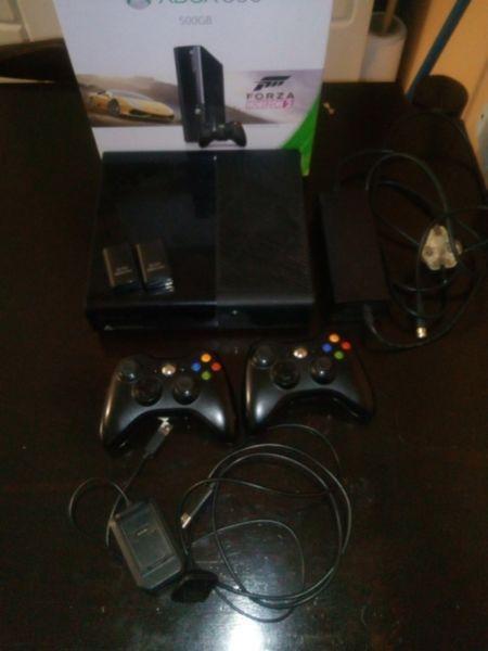 XBOX 360 WITH GAMES