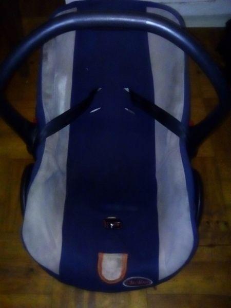 Car seat / carrier for sale