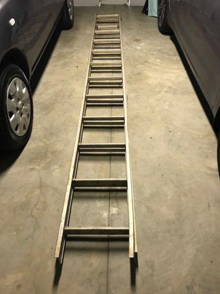 Extension ladder - heavy duty (10M)