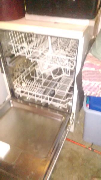 Dish washer