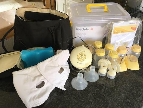 Medela Double Breastpump with lots of Accessories