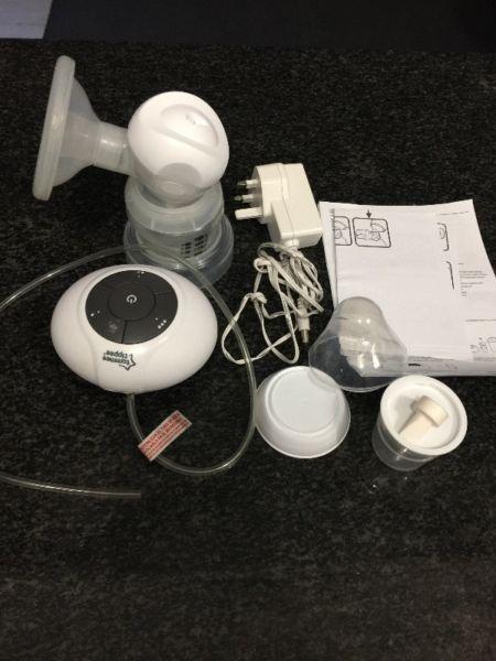 TOmmee Tippee Electric Breastpump and storage bags