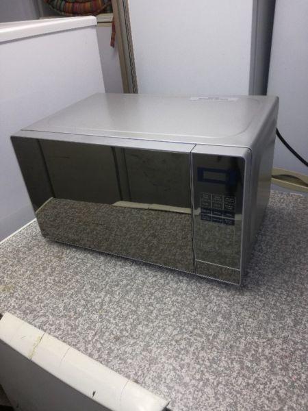 Russell Hobbes microwave R800