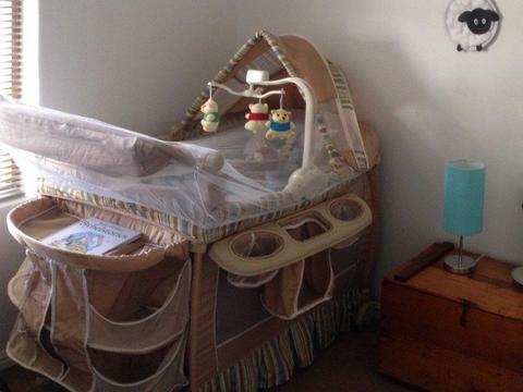 Chelino camp cot for sale R1500 teddies for free