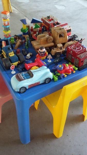 toddlers table and 2 chairs