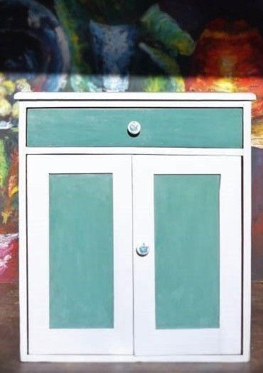 Vintage cabinet/small cupboard