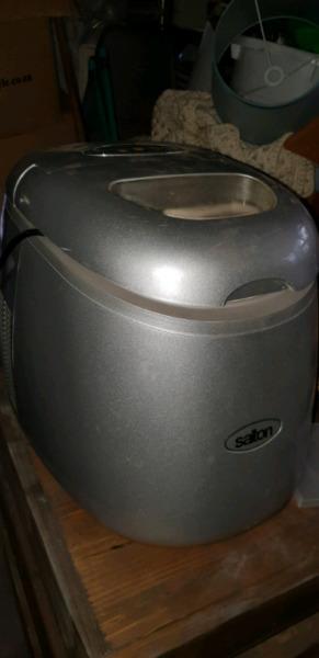 Salton ice maker