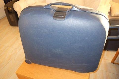 Large Samsonite suitcase