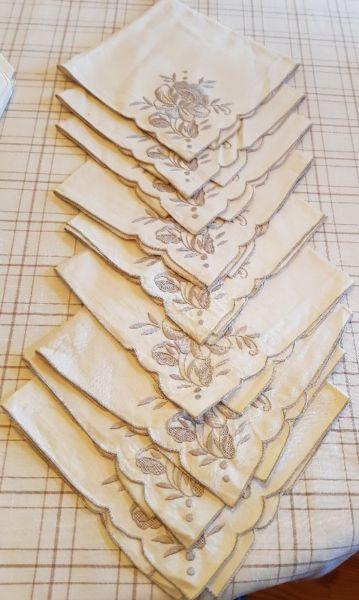 Vintage. Beautiful Embroidered linen serviettes X 9