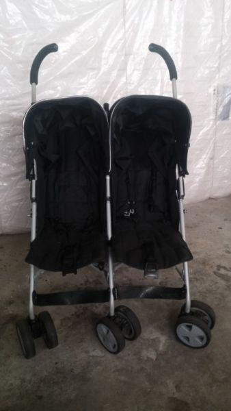 Twin baby stroller in great condition