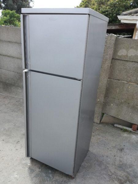 Defy fridge freezer R1500