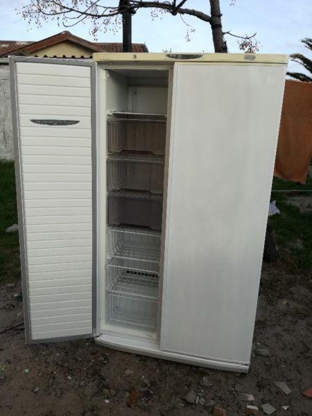 Defy side by side fridge freezer R 2200