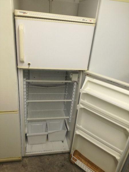 Fridge master fridge freezer R1500