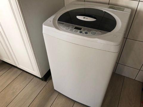 LG 8.2kg washing machine - excellent condition