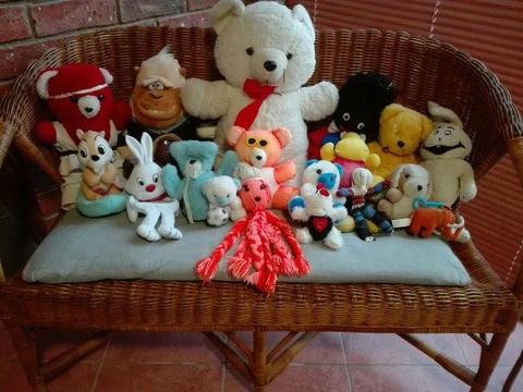 Assortment of 18 fluffy toys