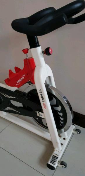 TROJAN TEMPO 400 SPINNING BIKE IN EXCELLENT CONDITION