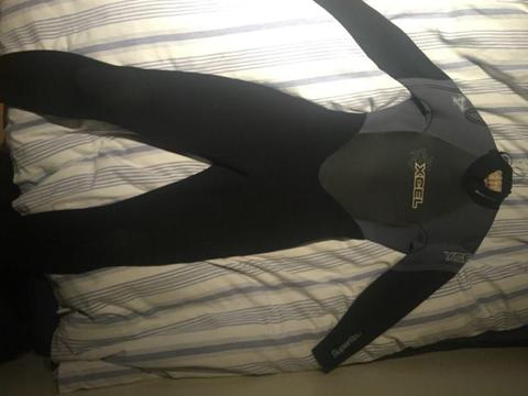 XCel superlite 4.3mm wetsuit never used (price negotiable)