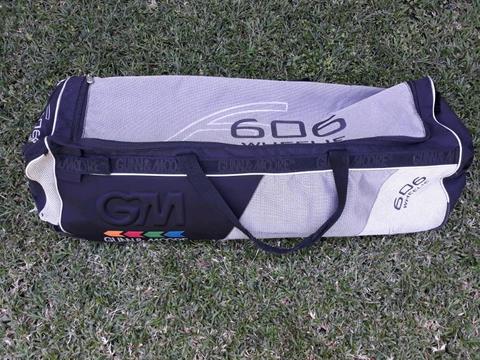 GM 606 cricket wheelie bag with a tear on the ends (Please see the pics)